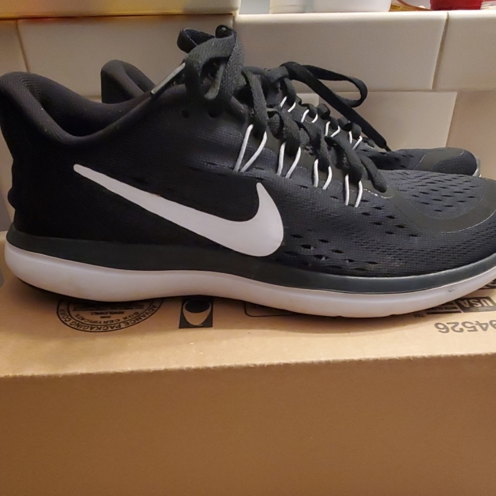 Nike Flex 2017 Run Size 8